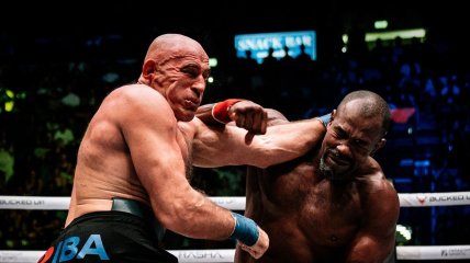 Алексей Олейник — Жеронимо Дос Сантос