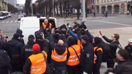 Полиция Латвии хочет запретить въезд журналисту Russia Today