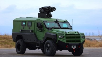 У кузова Senator MRAP V-подібний дизайн