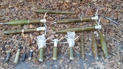 В детском лагере на Луганщине обнаружены два больших тайника с оружием