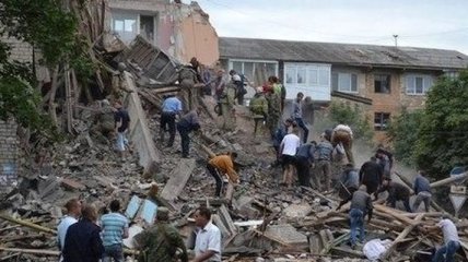 В результате обрушения дома в Снежном погибло 11 человек