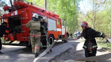 В Киеве горят склады, пожару присвоен повышенный ранг
