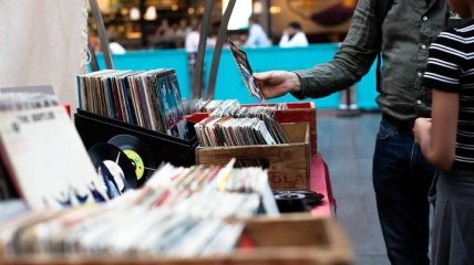 Возвращения 80-х: винил может опередить CD-диски по продажам