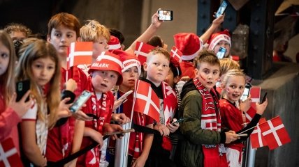 Датские школьники провожали сборную Дании на ЧМ-2022