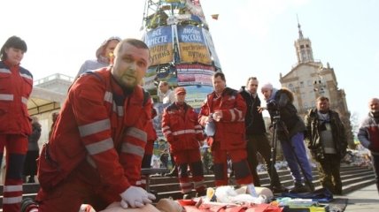 Кличко наградил медработников, которые помогали раненым на Майдане