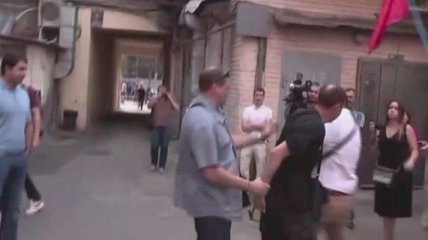 Плевок в лицо: обнародовано видео драки двух депутатов