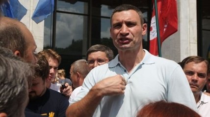 Кличко поддержал митингующих под Украинским домом