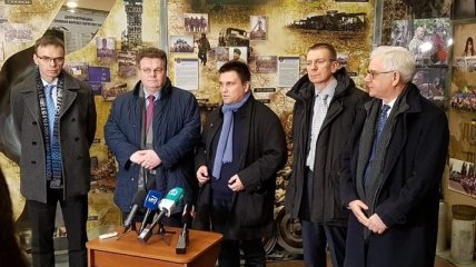 Глава МИД Литвы в Днепре призвал РФ освободить украинских моряков