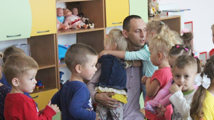 Борис Никитишин работает воспитателем детсада в Хмельницком
