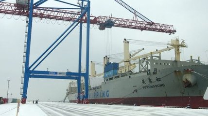 Китай транспортировал в Украину асфальтовый завод 
