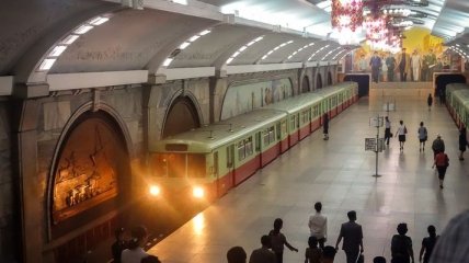 Уникальный тур по метро столицы Северной Кореи (Фото)