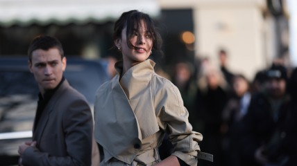 Дева Кассель прибыла на Парижскую неделю моды в компании возлюбленного