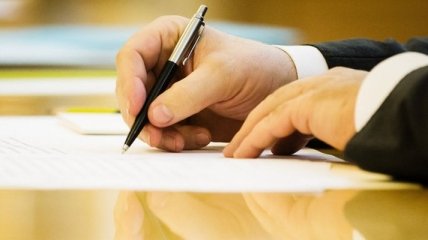 Порошенко подписал закон об отмене использования печатей предпринимателями
