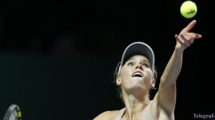 Возняцки добывает третью победу в группе и выходит в полуфинал WTA