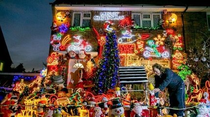 Фанаты Рождества украсили дом несчитанным количеством украшений (Фото) 