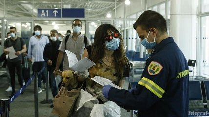 Украинцы застряли в аэропорту Афин: реакция МИД
