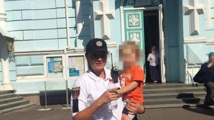 В Одессе 2-летний мальчик гулял на кладбище в одиночку, бабушку нашли пьяной 