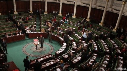 Парламент Туниса принял новую конституцию
