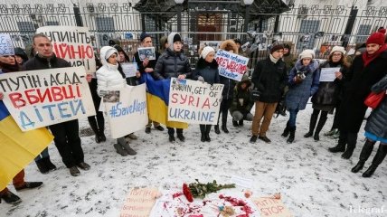 По всему миру проходят акции против российской агрессии в Украине