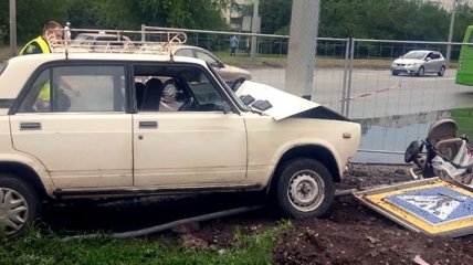 В Харькове автомобиль сбил коляску с младенцем