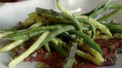 Карпаччо из говядины с фасолевым салатом