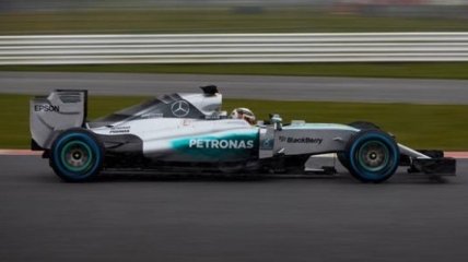 В Mercedes показали новую машину (Видео)