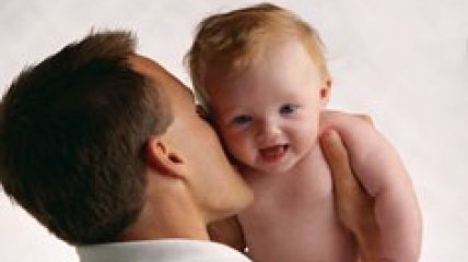 Рада обязала отцов забирать детей из роддома