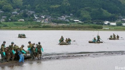 Япония: наводнение грозит 40 тысячам человек  