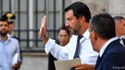 Главу МВД Италии обвиняют в расовой ненависти