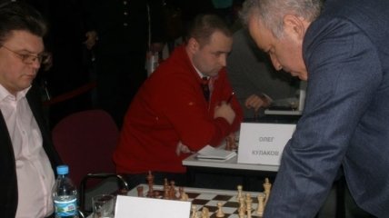 Каспаров сыграл в шахматы с украинскими военными