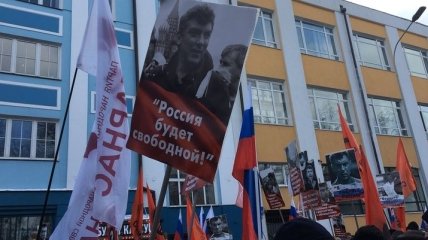 В разных городах России проходят акции в память о Немцове
