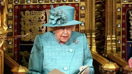 Королева Елизавета II поддержала нелегкое решение принца Гарри и Меган Маркл