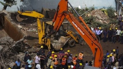 Как минимум 25 человек оказались под обвалами дома в Мумбаи 