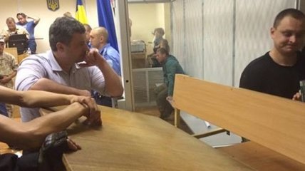 Активисты не позволили вывезти комбата "Айдара" из здания суда
