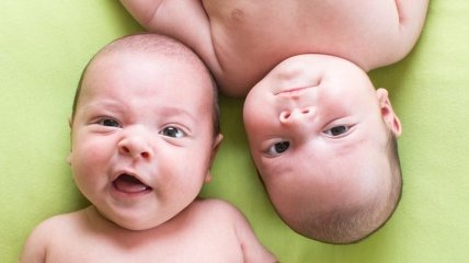 Двойняшки родились с разницей в три месяца