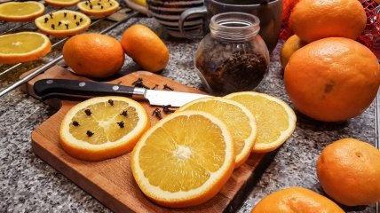 Мандарини та апельсини