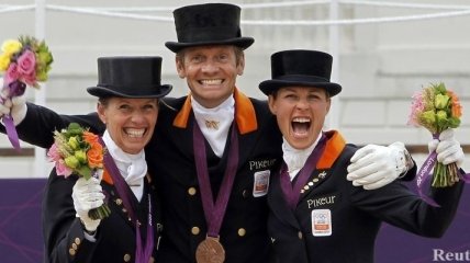 Сборная Великобритании - олимпийский чемпион по конному спорту