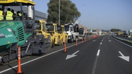Гройсман заявил о рекордных инвестициях в ремонт дорог Украины