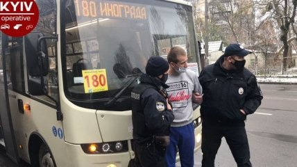 В Киеве водитель маршрутки попался с наркотиками: его "сдала" маска (фото и видео)