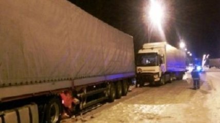 В Винницкой области 39 грузовиков попали в пробку из-за непогоды