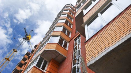 Строительство жилья в Украине упало вдвое
