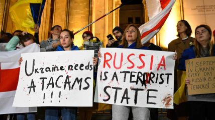 Митинг против российских ракетных ударов по гражданским целям в Украине