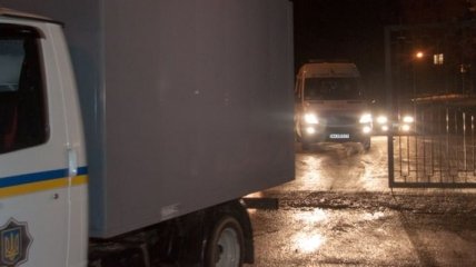 В Запорожье милиция автозаками вывозит пророссийских активистов