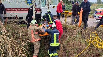 На Волыни трактор зажал двух человек: пришлось звать спасателей