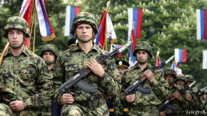 В Сербии президент отменил состояние боевой готовности для армии