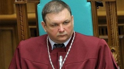 Конституционный суд уволил главу Станислава Шевчука