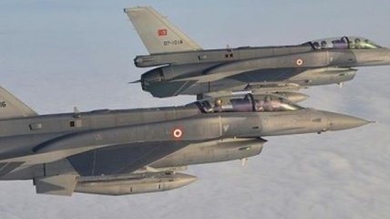 Авиация Турции уничтожила три штабы боевиков ИГИЛ в Сирии