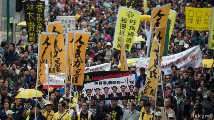 В Гонконге тысячи людей вышли на протест