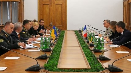 Полторак обсудил с послом Франции военно-технические проекты