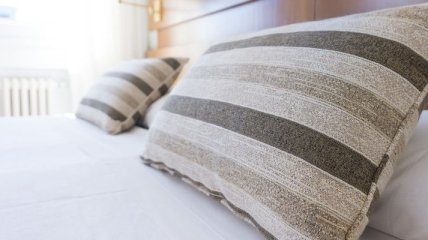 Ученые объяснили, почему важно периодически менять подушку для сна
